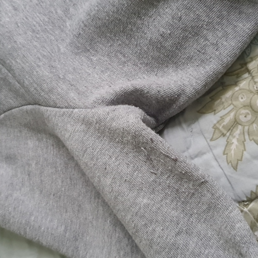GUC alo funnel neck sweatshirt, size L - Picture 8 of 9